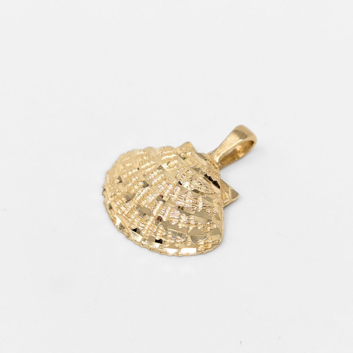 14K Gold Scallop Shell Pendant