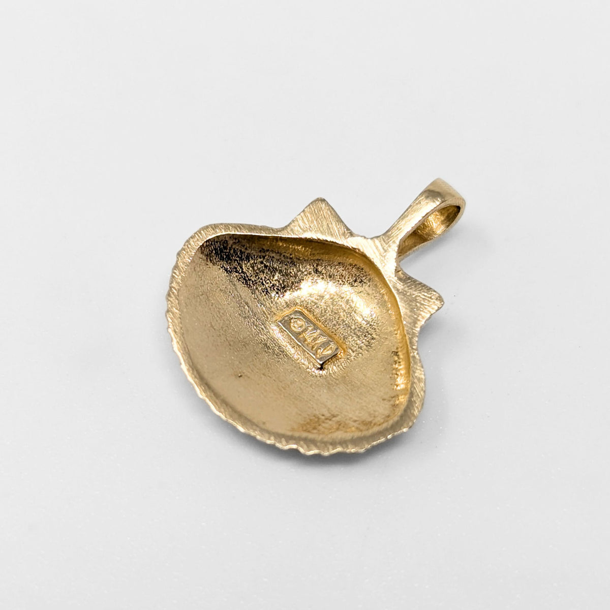 14K Gold Scallop Shell Pendant