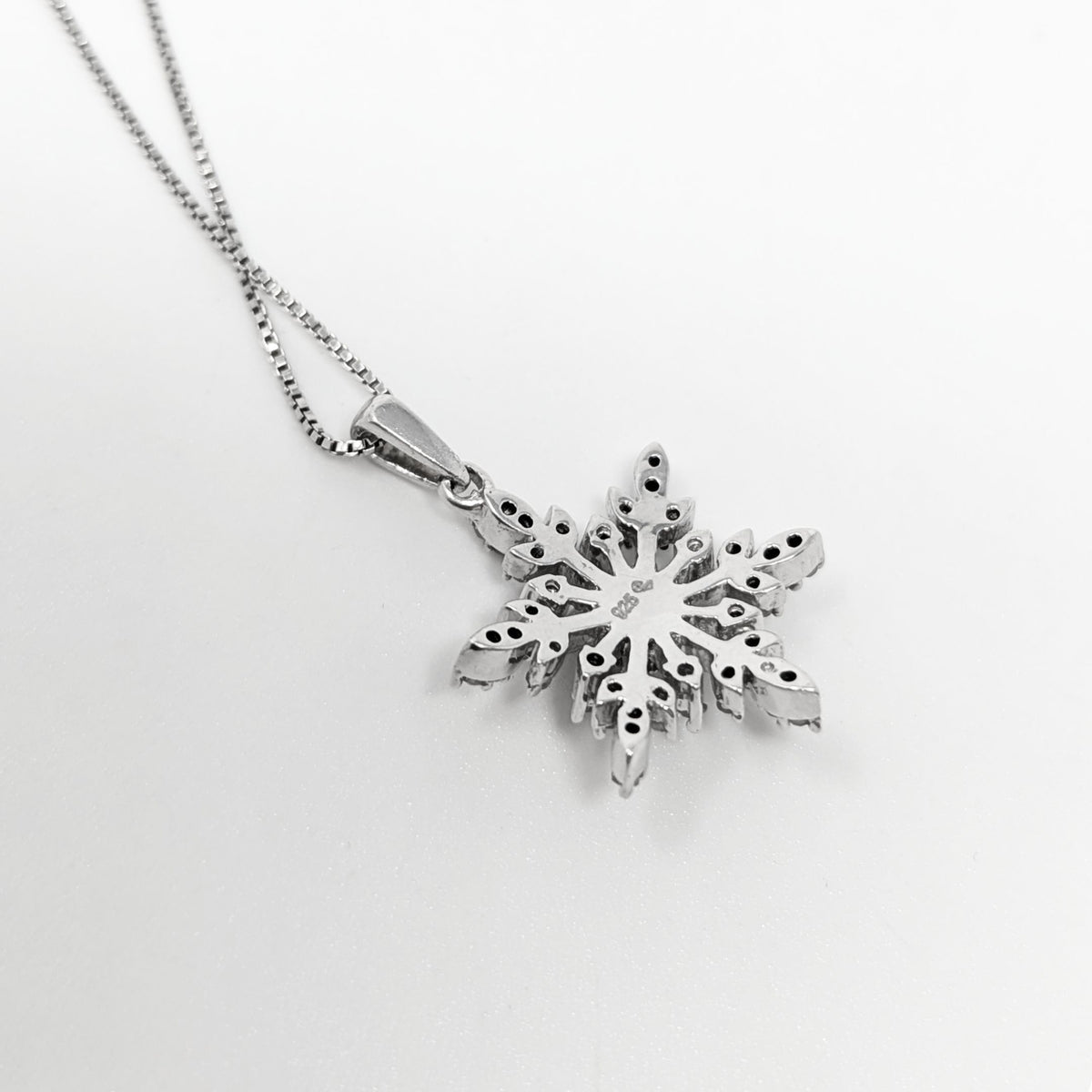 Sterling Silver 18" Snowflake Pendant Necklace