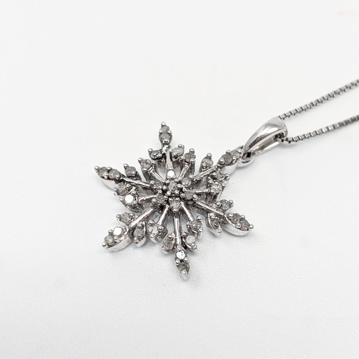 Sterling Silver 18" Snowflake Pendant Necklace