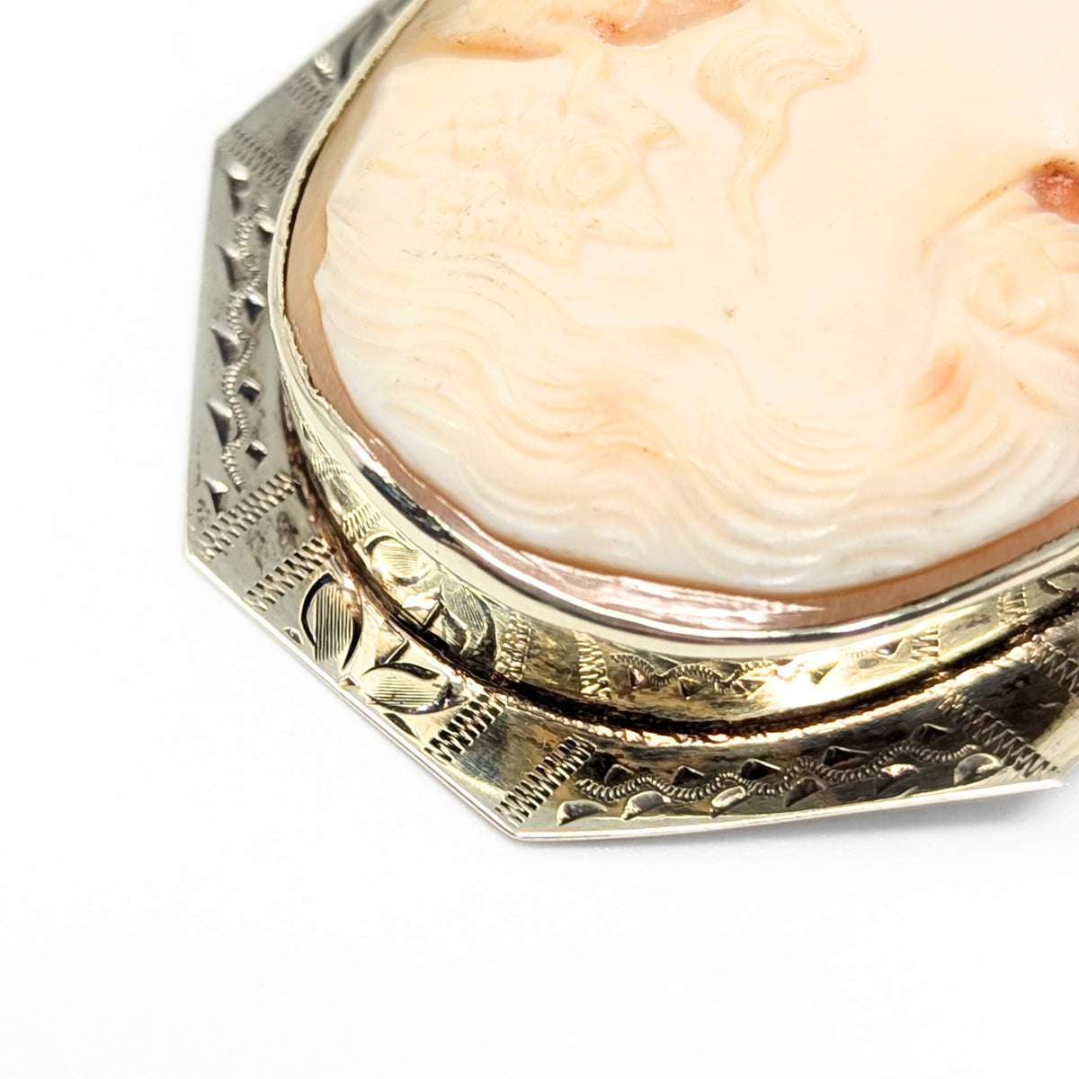 14K Gold Victorian Large Cameo Brooch