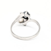 10K Gold Petite Black & White Pearl Ring - Size 5.25