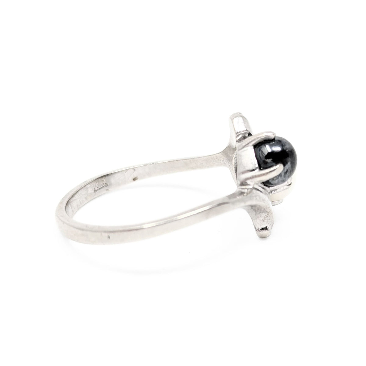 10K Gold Petite Black & White Pearl Ring - Size 5.25