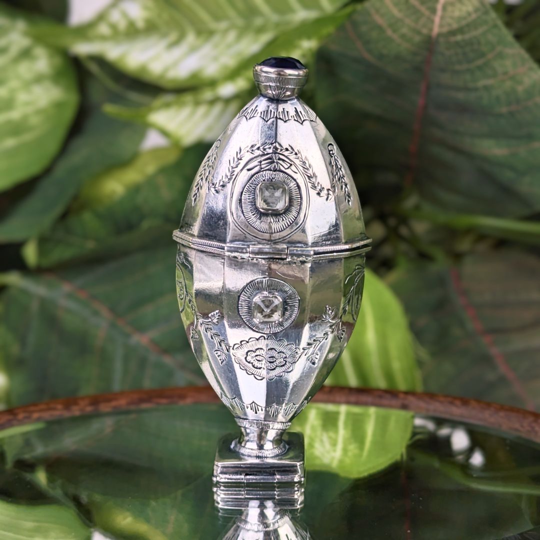 Antique Sterling Silver Hovedvandsæg Vinaigrette Egg Scent Box, circa 1830