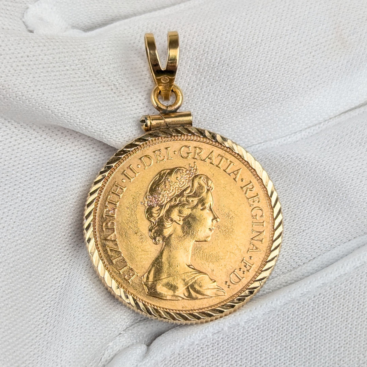 1978 British Gold Full Sovereign Coin Pendant in 14K Yellow Gold Bezel, 9.1g