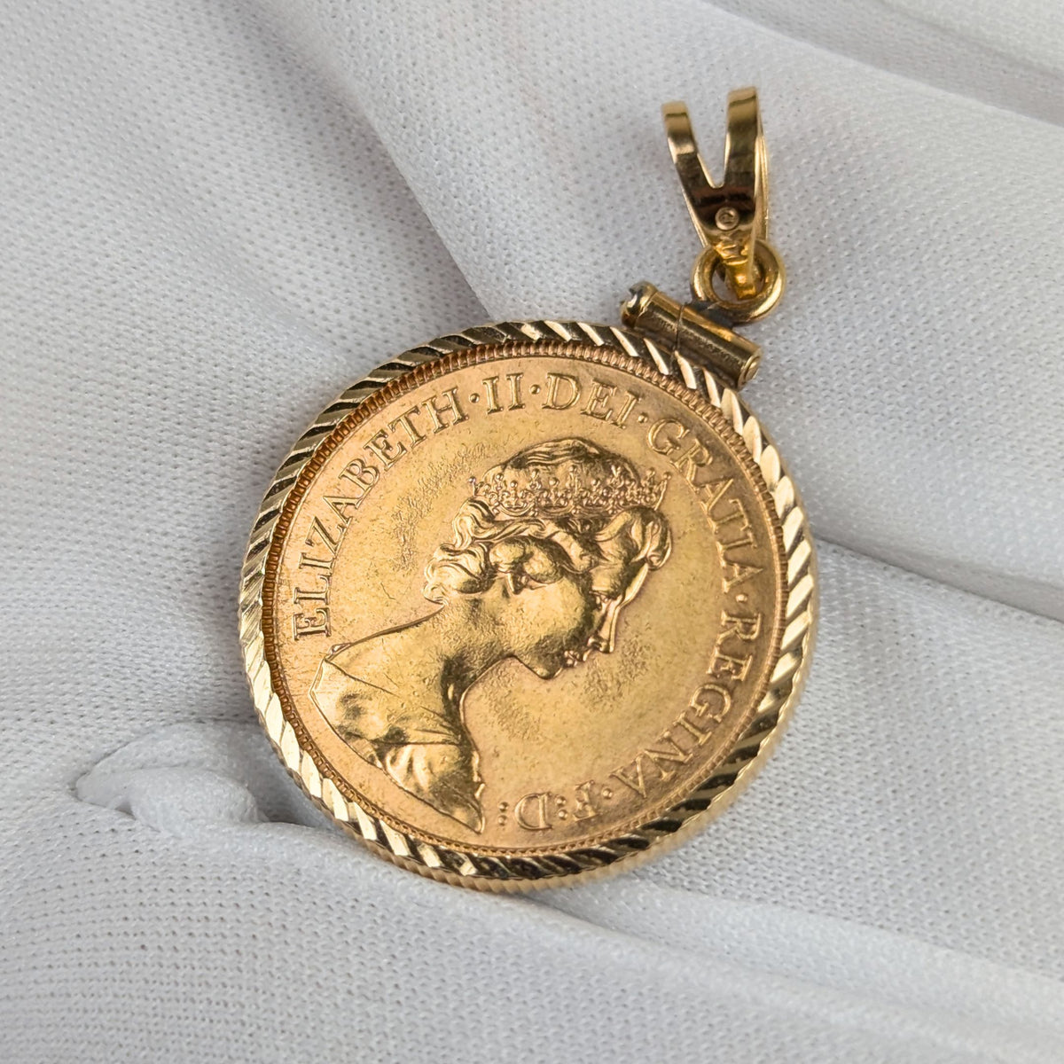 1978 British Gold Full Sovereign Coin Pendant in 14K Yellow Gold Bezel, 9.1g