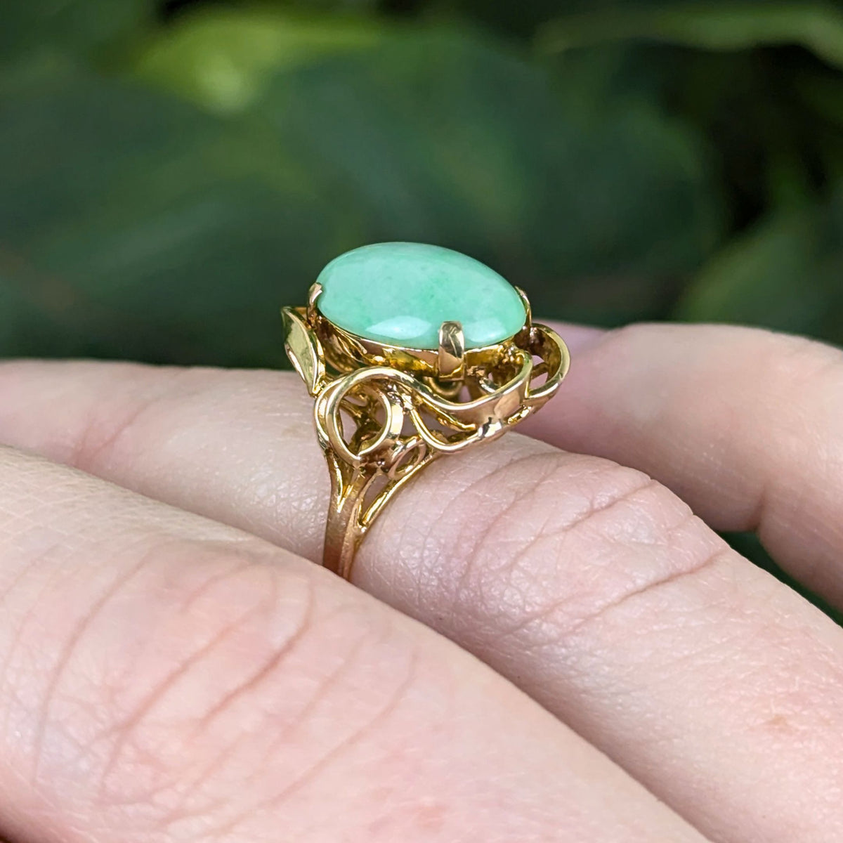 Vintage 14K Gold Green Jadeite Jade Cocktail Ring - Size 5 1/8 - 3.91g