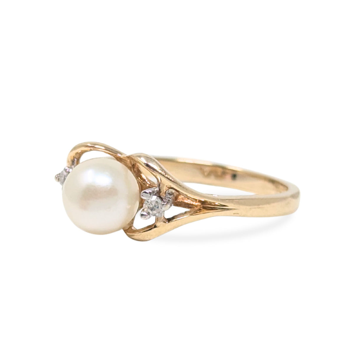 Vintage 10K Yellow Gold 5.8mm Pearl & Diamond Ring - Size 5.25