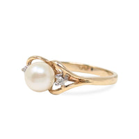 Vintage 10K Yellow Gold 5.8mm Pearl & Diamond Ring - Size 5.25