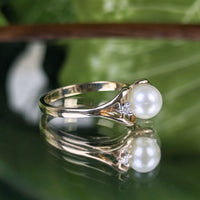 Vintage 10K Yellow Gold 5.8mm Pearl & Diamond Ring - Size 5.25