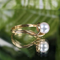 Vintage 18K Yellow Gold 7mm Cultured Pearl Bypass Ring - Size 6.25