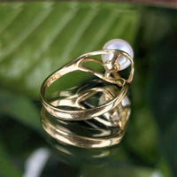 Vintage 18K Yellow Gold 7mm Cultured Pearl Bypass Ring - Size 6.25