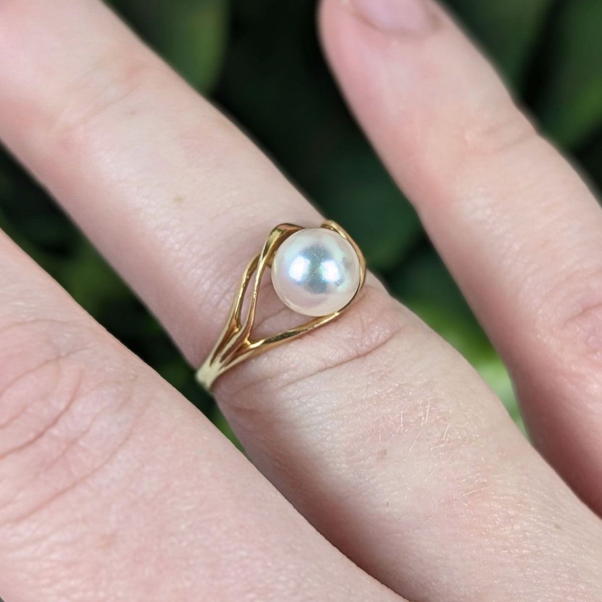 Vintage 18K Yellow Gold 7mm Cultured Pearl Bypass Ring - Size 6.25