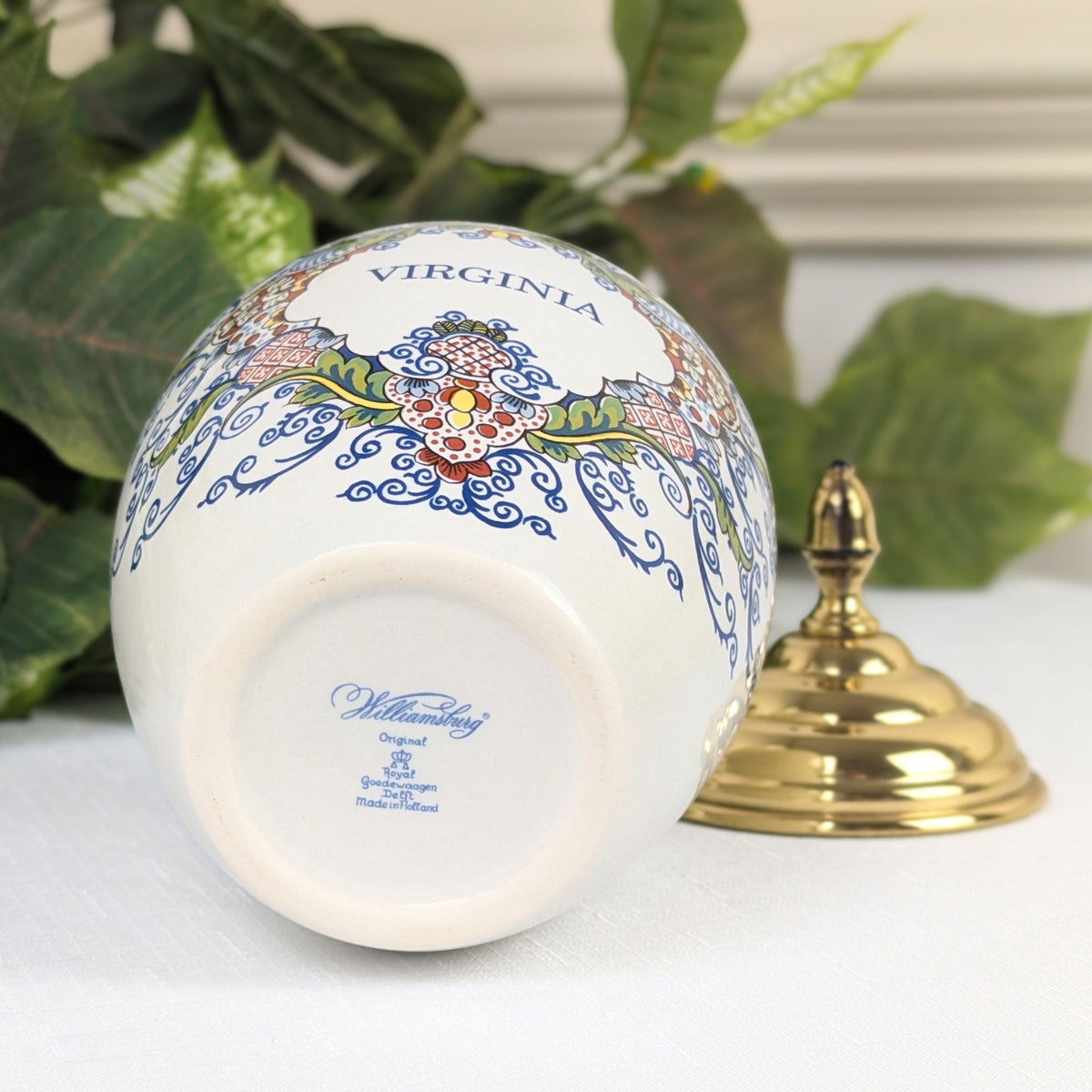 Royal Goedewaagen Delft Williamsburg VA Polychrome Tobacco Jar w/ Brass Lid