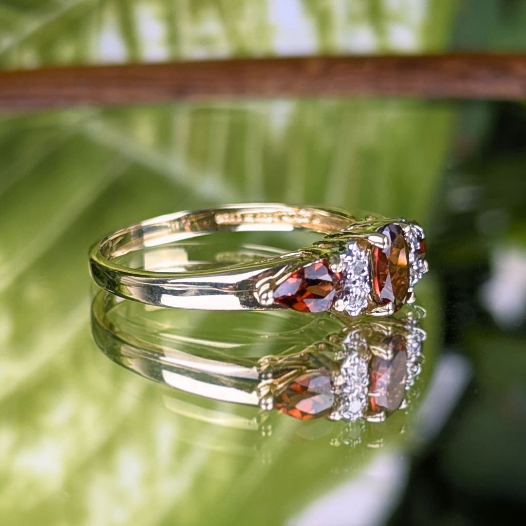 10K Gold Garnet & Diamond Ring - Size 6 3/4